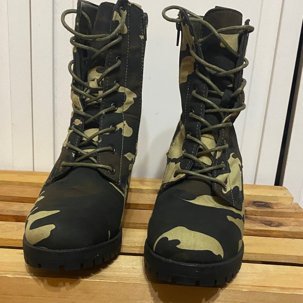 Mudd Camouflage Combat Lace Up Boots Size 8